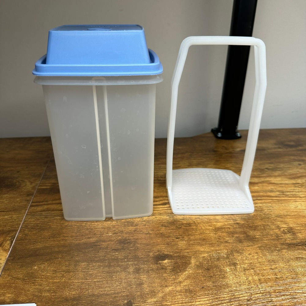 Vintage Tupperware Pickle Keeper Tall Canister Blue Flip Top Lid 1562-4 Strainer